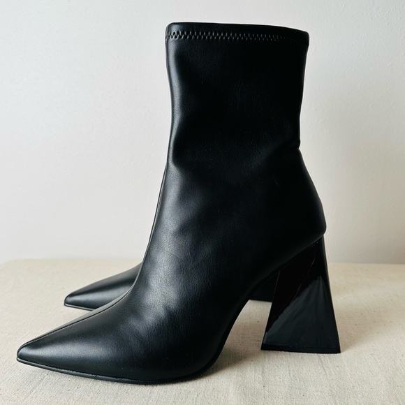 New Steve Madden Black Ticker Pointed Toe Block Heel Bootie - Picture 7 of 11